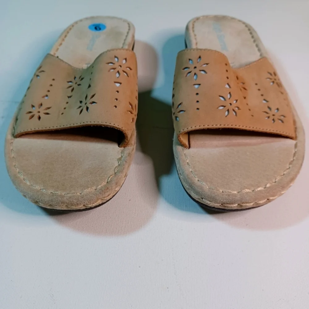 HIGH SIERRA, TAN SLIP-ON SANDALS, SIZE: 6